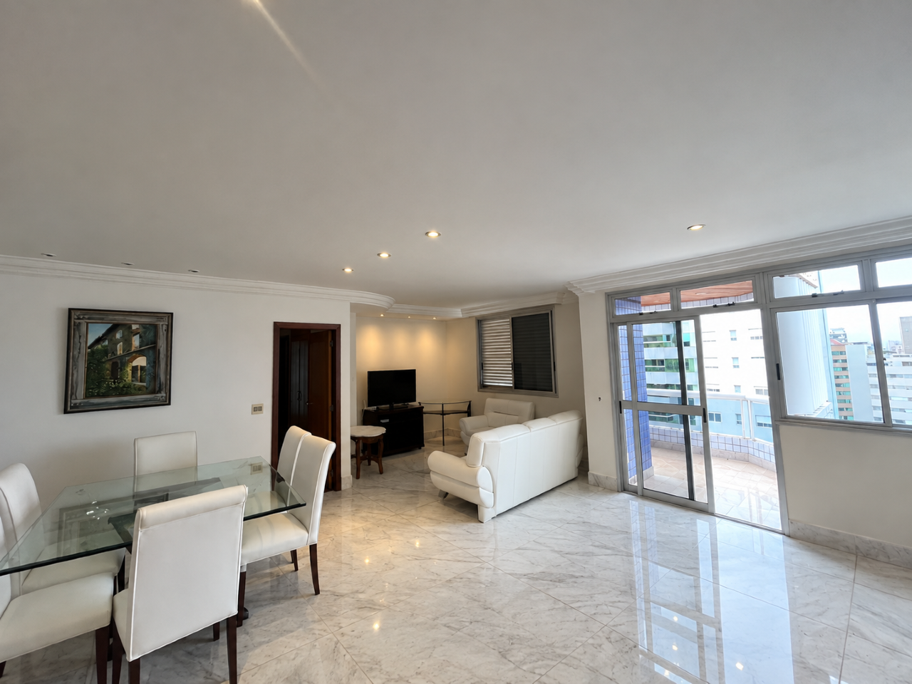 Sala ampla do apartamento de 3 quartos no Anchieta